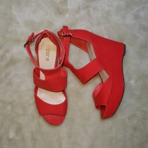Wedged coral Bar 111 heels